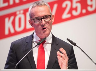 Glaubt nicht mehr an den direkten Bundesliga-Klassenerhalt vom 1. FC Köln: Geschäftsführer Alexander Wehrle. Foto: Marius Becker