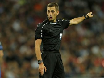 Clement Turpin leitet die Partie von Borussia Dortmund