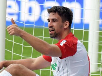 Augsburgs Rani Khedira denkt über ein Engagemant in Tunesiens Nationalmannschaft nach. Foto: Stefan Puchner Augsburgs Rani Khedira denkt über ein Engagemant in Tunesiens Nationalmannschaft nach. Foto: Stefan Puchner