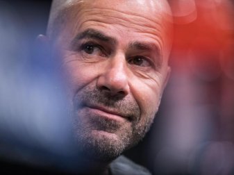 Auf BVB-Trainer Peter Bosz lastet beim Spiel gegen Tottenham enormer Druck. Foto: Bernd Thissen Auf BVB-Trainer Peter Bosz lastet beim Spiel gegen Tottenham enormer Druck. Foto: Bernd Thissen