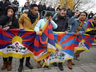 Proteste gegen die chinesiche Tibet-Politik sorgten beim Spiel von Chinas U20 für einen Eklat in Mainz. Foto: Hasan Bratic Proteste gegen die chinesiche Tibet-Politik sorgten beim Spiel von Chinas U20 für einen Eklat in Mainz. Foto: Hasan Bratic