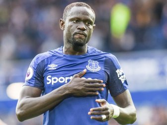Niasse droht eine Sperre wegen Schiedsrichtertäuschung