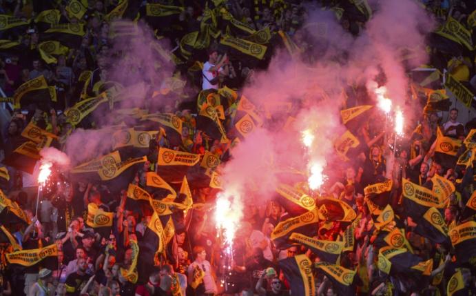 Anhänger des BVB zündeten in Nikosia Pyrotechnik