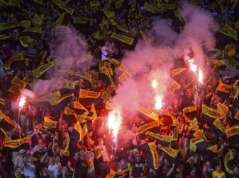 Anhänger des BVB zündeten in Nikosia Pyrotechnik Anhänger des BVB zündeten in Nikosia Pyrotechnik