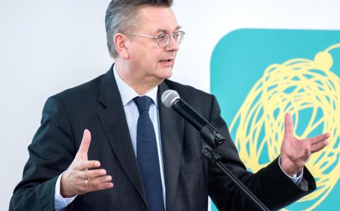 Reinhard Grindel fordert mehr Gelassenheit vom chinesischen Fußballverband. Foto: Hauke-Christian Dittrich