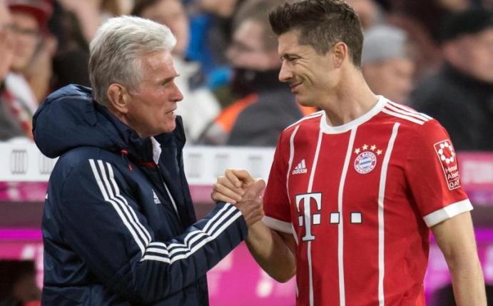 Bayern-Trainer Jupp Heynckes und sein Stürmer-Star Robert Lewandowski. Foto: Sven Hoppe