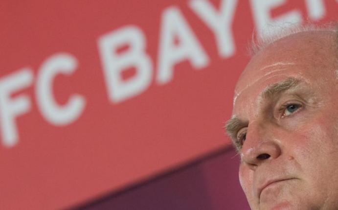 Als wäre er nie weggewesen: Bayern-Präsident Uli Hoeneß. Foto: Peter Kneffel
