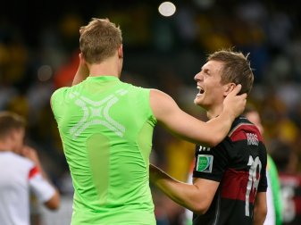 Neuer (l.) und Kroos (r.) wurden 2014 Weltmeister Neuer (l.) und Kroos (r.) wurden 2014 Weltmeister