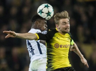 Marcel Schmelzer (r) und Tottenhams Serge Aurier im Kopfballduell. Foto: Bernd Thissen Marcel Schmelzer (r) und Tottenhams Serge Aurier im Kopfballduell. Foto: Bernd Thissen