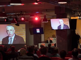 Der Präsident des 1. FC Union Berlin, Dirk Zingler, konnte positive Zahlen präsentieren. Foto: Soeren Stache Der Präsident des 1. FC Union Berlin, Dirk Zingler, konnte positive Zahlen präsentieren. Foto: Soeren Stache