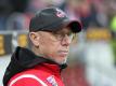 Trotz der Personalsorgen vor dem Spiel gegen den FC Arsenal verliert Kölns Trainer Peter Stöger seine Ruhe nicht. Foto: Thomas Frey