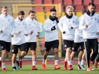 Die deutsche Nationalmannschaft ist weiter die Nummer eins der FIFA-Rangliste. Foto: Soeren Stache Die deutsche Nationalmannschaft ist weiter die Nummer eins der FIFA-Rangliste. Foto: Soeren Stache