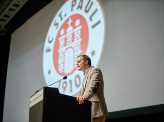 Oke Göttlich bleibt Präsident beim FC St. Pauli Oke Göttlich bleibt Präsident beim FC St. Pauli