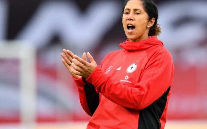 Steffi Jones fordert eine klare Leistungssteigerung. Foto: Uwe Anspach
