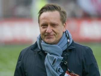 Der 1. FC Köln hat Interesse an einer Verpflichtung von 96-Sportdirektor Horst Heldt. Foto: Axel Heimken Der 1. FC Köln hat Interesse an einer Verpflichtung von 96-Sportdirektor Horst Heldt. Foto: Axel Heimken