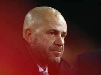 Trainer Peter Bosz erwartet mit dem BVB ein brisantes Revierderby. Foto: Ina Fassbender Trainer Peter Bosz erwartet mit dem BVB ein brisantes Revierderby. Foto: Ina Fassbender