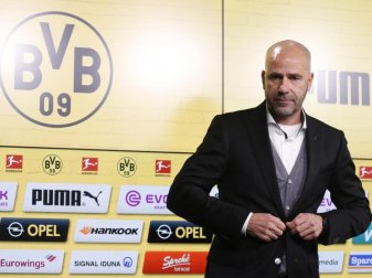 Borussia Dortmund setzt weiter auf Trainer Peter Bosz. Foto: Ina Fassbender Borussia Dortmund setzt weiter auf Trainer Peter Bosz. Foto: Ina Fassbender