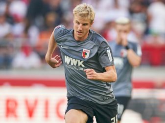 Martin Hinteregger verlängert in Augsburg bis 2021 Martin Hinteregger verlängert in Augsburg bis 2021