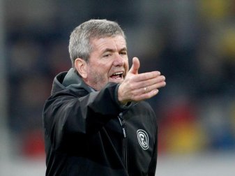 Trainer Friedhelm Funkel kassierte mit Fortuna Düsseldorf eine Heimniederlage. Foto: Roland Weihrauch Trainer Friedhelm Funkel kassierte mit Fortuna Düsseldorf eine Heimniederlage. Foto: Roland Weihrauch