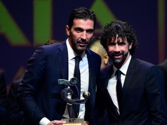 Bester Spieler der Serie A 2017: Gianluigi Buffon (l.) Bester Spieler der Serie A 2017: Gianluigi Buffon (l.)