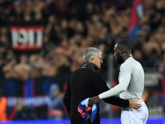 Teammanager Jose Mourinho und Stürmer Romelu Lukaku