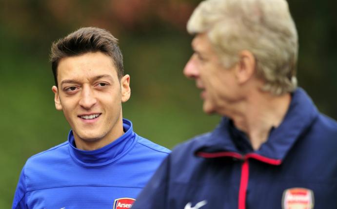 Özil mit Gala-Auftritt gegen Huddersfield
