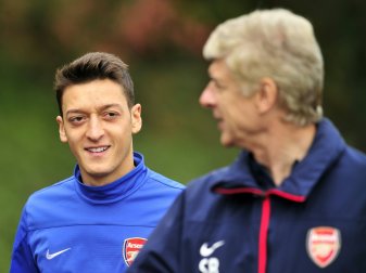 Özil mit Gala-Auftritt gegen Huddersfield Özil mit Gala-Auftritt gegen Huddersfield