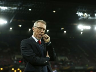 Stöger steht beim Spiel gegen Schalke unter Druck