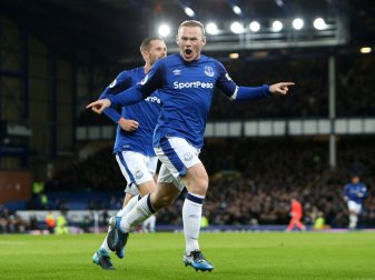 Rooney erzielt seinen ersten Dreierpack für Everton Rooney erzielt seinen ersten Dreierpack für Everton