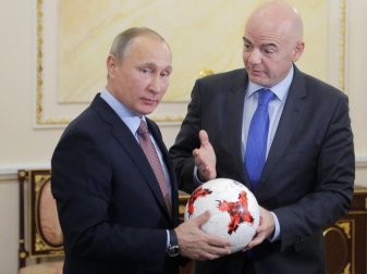 Russlands Präsident Wladimir Putin und FIFA-Präsident Gianni Infantino. Foto: Maxim Shipenkov Russlands Präsident Wladimir Putin und FIFA-Präsident Gianni Infantino. Foto: Maxim Shipenkov
