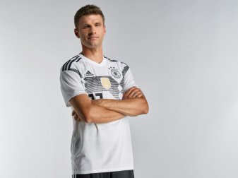 Thomas Müller sieht der WM-Auslosung gelassen entgegen Thomas Müller sieht der WM-Auslosung gelassen entgegen