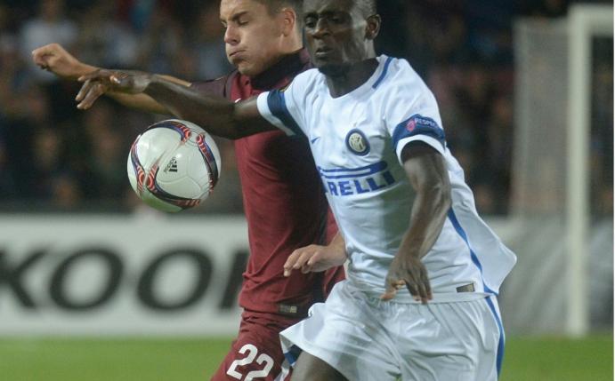 Gnoukouri (r.) debütierte im April 2015 in der Serie A
