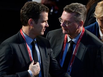 Bierhoff (l.) und  Grindel (r.) bei der WM-Auslosung