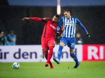 Siegtorschütze Boateng (l.) im Duell mit Herthas Selke Siegtorschütze Boateng (l.) im Duell mit Herthas Selke
