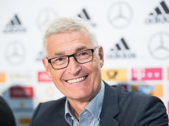 DFB-Projektleiter Videobeweis, Lutz Michael Fröhlich, lobt das neue technische Hilfsmittel. Foto: Andreas Arnold