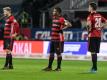 Robert Leipertz, Marvin Matip und Stefan Kutschke (l-r) vom FC Ingolstadt können die Niederlage nicht fassen. Foto: Armin Weigel