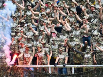 Dresdner Anhänger sorgten am 14. Mai in Karlsruhe für Ausschreitungen. Foto: Uwe Anspach Dresdner Anhänger sorgten am 14. Mai in Karlsruhe für Ausschreitungen. Foto: Uwe Anspach