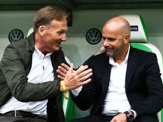 Watzke (r.) hält an BVB-Coach Bosz fest Watzke (r.) hält an BVB-Coach Bosz fest