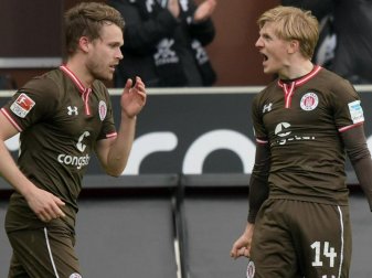 Christopher Buchtmann (l) und Mats Möller Daehli fallen längere Zeit für den FC St. Pauli aus. Foto: Axel Heimken