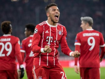 Corentin Tolisso (M) bejubelt seinen Treffer zum 3:1. Foto: Sven Hoppe