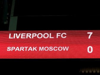 Nach der Partie des FC Liverpool gegen Spartak Moskau ist das spektakuläre Ergebnis auf der Anzeige im Stadion zu sehen. Foto: Tim Goode Nach der Partie des FC Liverpool gegen Spartak Moskau ist das spektakuläre Ergebnis auf der Anzeige im Stadion zu sehen. Foto: Tim Goode