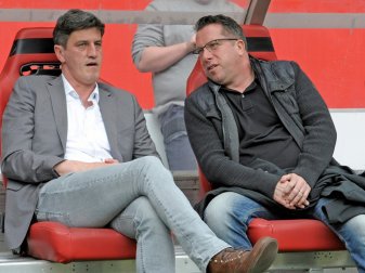 Todt (l.) lobt St. Pauli-Coach Kauczinski (r.) Todt (l.) lobt St. Pauli-Coach Kauczinski (r.)