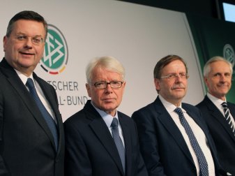 DFB-Mitglieder: Grindel (l.) Rauball (m.) und Koch (r.)