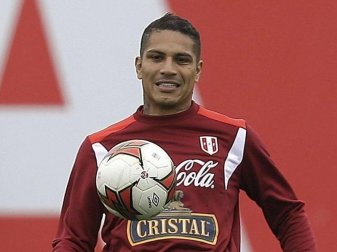 Paolo Guerrero wurde von der FIFA wegen Dopings für ein Jahr gesperrt. Foto: Martin Mejia