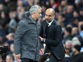 José Mourinho (l.) trifft im Premier-League-Topsiel auf Pep Guardiola. Foto: Martin Rickett José Mourinho (l.) trifft im Premier-League-Topsiel auf Pep Guardiola. Foto: Martin Rickett