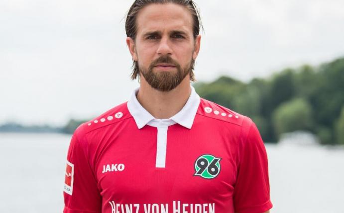 Kann dem Stimmungsboykott der 96-Ultraszene nichts abgewinnen: Angreifer Martin Harnik. Foto: Silas Stein