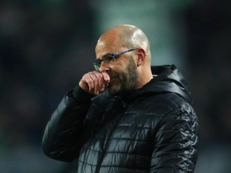 Peter Bosz musste nach der Niederlage gegen Bremen seinen Trainerposten bei Borussia Dortmund für Peter Stöger räumen. Foto: Ina Fassbender Peter Bosz musste nach der Niederlage gegen Bremen seinen Trainerposten bei Borussia Dortmund für Peter Stöger räumen. Foto: Ina Fassbender