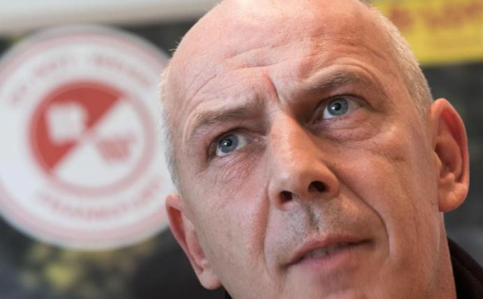 Mario Basler verlässt Rot-Weiss Frankfurt nach acht Spielen. Foto: Frank Rumpenhorst