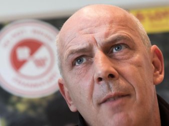 Mario Basler verlässt Rot-Weiss Frankfurt nach acht Spielen. Foto: Frank Rumpenhorst Mario Basler verlässt Rot-Weiss Frankfurt nach acht Spielen. Foto: Frank Rumpenhorst