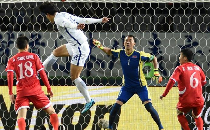 Blieben letztlich obenauf: Jin Seonguk (M.) und Südkorea